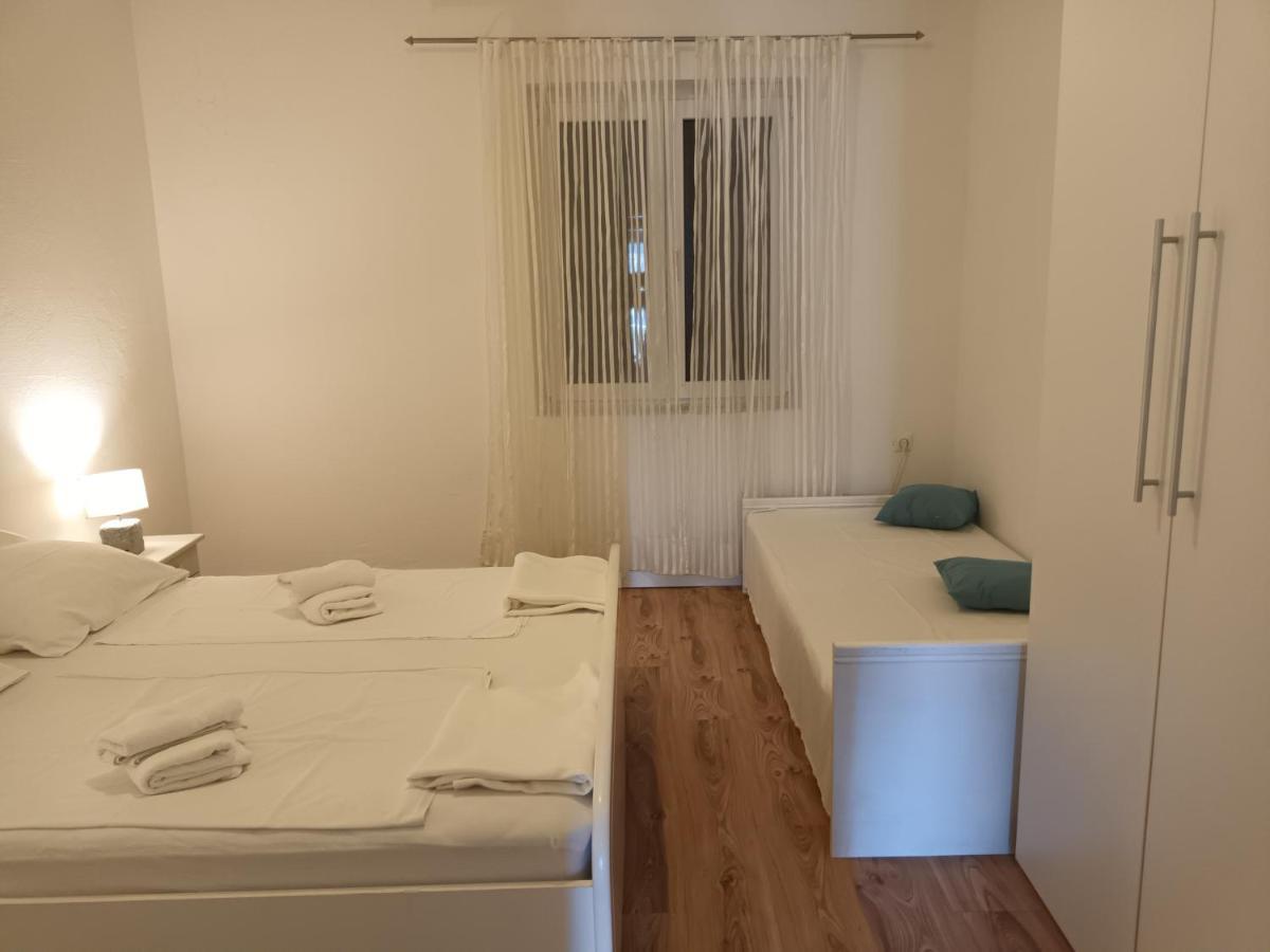 Apartments Verica Pag Town Exterior photo